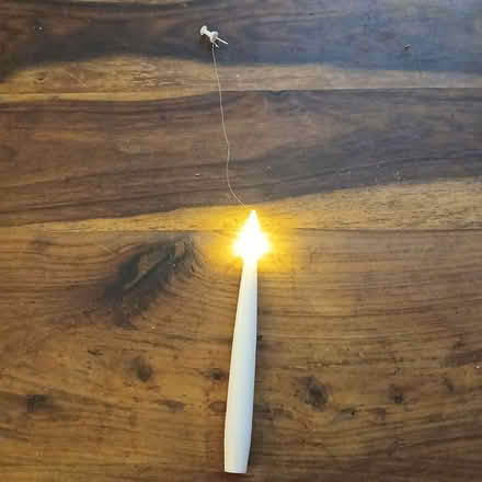 Photo of free Dunelm 'floating' candles - WILL NEED NEW BATTERIES (Spixworth NR10) #2