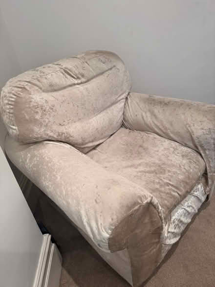 Photo of free Large armchair (Finchley Church End N3) #4