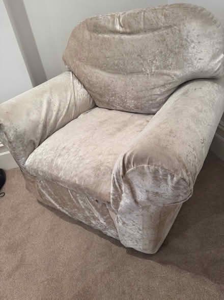 Photo of free Large armchair (Finchley Church End N3) #2