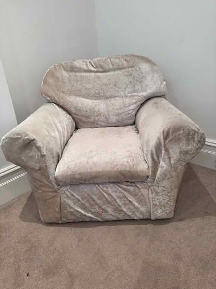 Photo of free Large armchair (Finchley Church End N3) #3