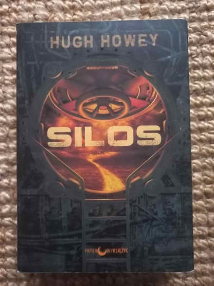 Photo of free Hugh Howey Silos in Polish (EH16, the inch) #1