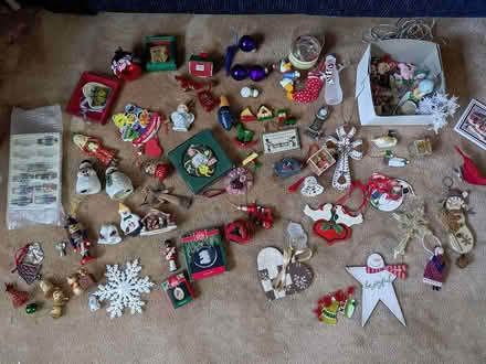 Photo of free Christmas tree ornaments (21st and Hover) #1