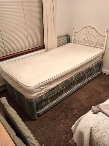 Photo of free trundle bed with 2 mattresses (Erskine PA8) #1