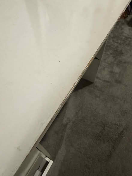 Photo of free White desk (Berrylands KT5) #3