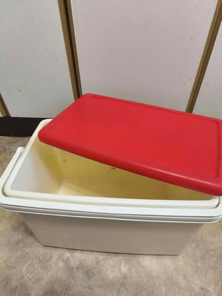 Photo of free Cool box (TN39 4JT) #2