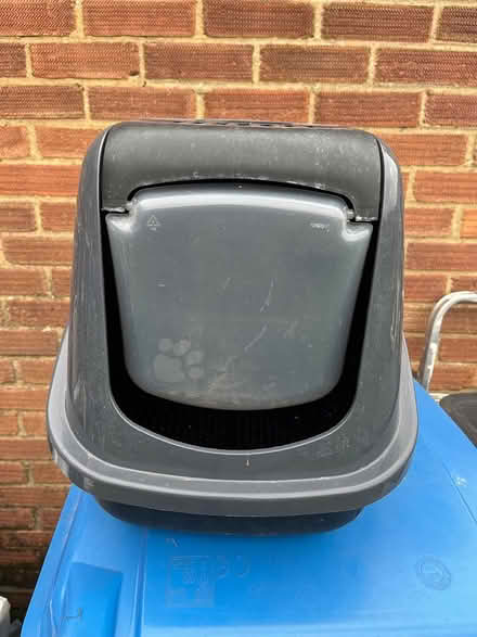 Photo of free Hooded litter tray (Ipswich IP2) #1