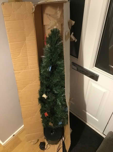 Photo of free 4.5’-5ft Fibre Optic Christmas Tree (Whitton TW2) #1
