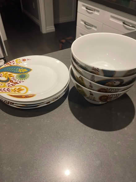 Photo of free Set of 4 bowls and plates (Aurora) #1