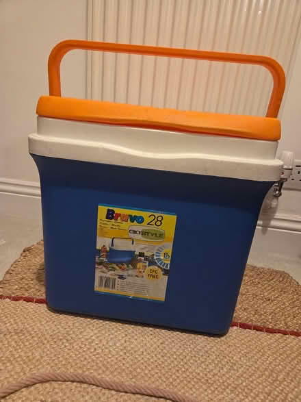 Photo of free Medium Size Ice Box (Willesden Green Station) #1
