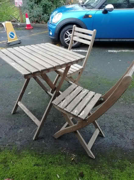 Photo of free garden table and chairs (Broad Fields, EX2) #1