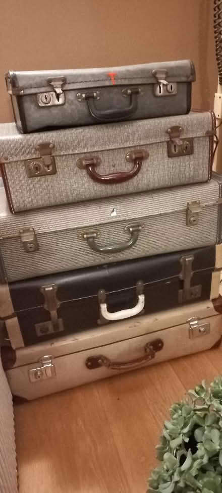Photo of free Vintage Suitcases (Dufton CA16) #1