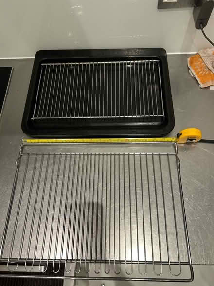 Photo of free Oven trays (Shepherds Bush W6) #1