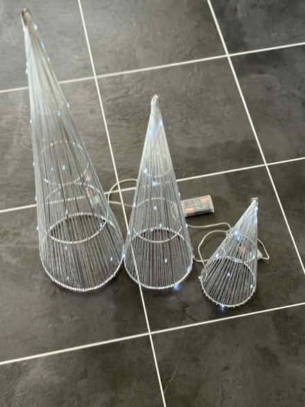 Photo of free Xmas obelisks (Victoria rd Edmonton N9) #2