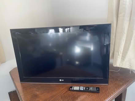 Photo of free LG TV 32" and Remote (Malvern WR14) #1