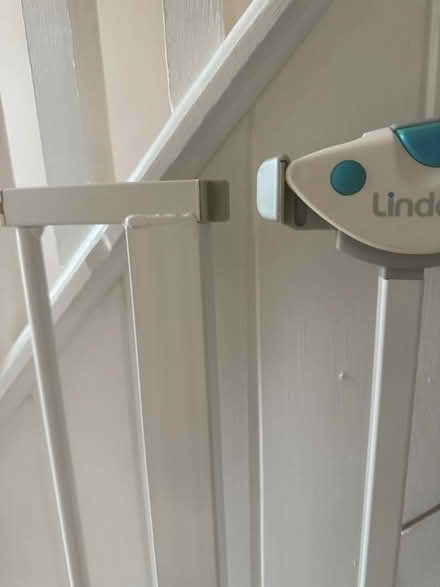 Photo of free Baby gate, works but with fault (Welling DA16) #3
