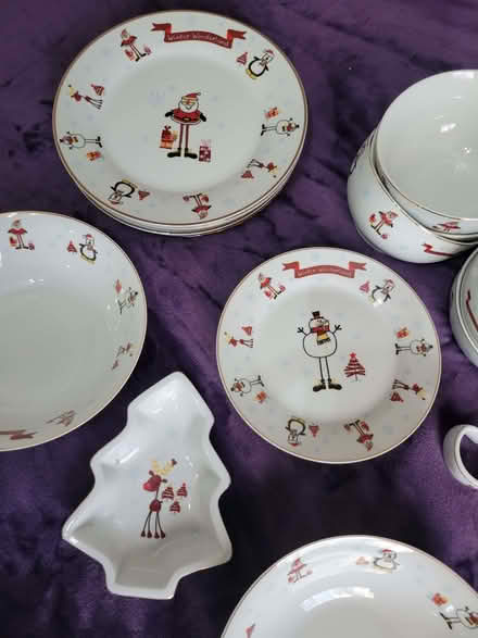 Photo of free Christmas Dinner set - 6 Places (Leavesden WD25) #2