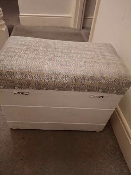 Photo of free 1 small ottoman and laundry basket (LU2, Luton) #1