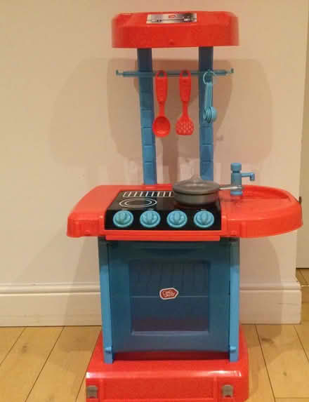 Photo of free Kid’s play kitchen (Jordanhill (G13)) #2