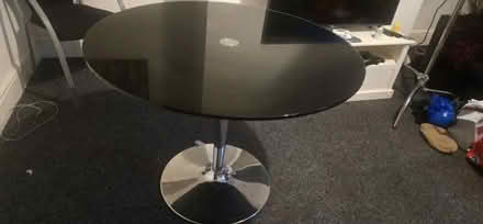 Photo of free Round glass table (BD7) #2