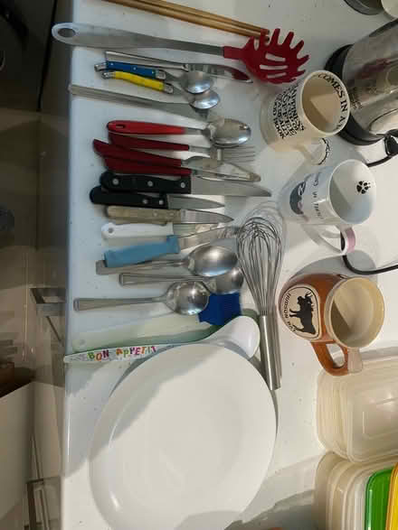 Photo of free Assorted kitchen items (Bennetts End HP3) #1