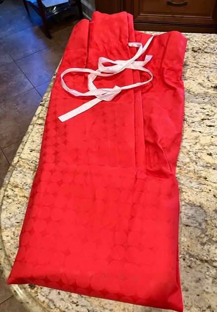 Photo of free XLarge woven gift bag (Lee Chapel & Ffx Co Pkwy) #1