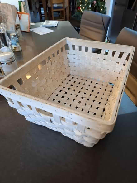 Photo of free White wicker basket (BA2) #1