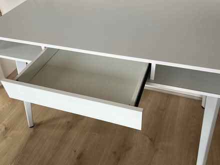 Photo of free White desk (Upper Clapton E5) #3