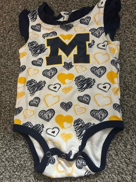 Photo of free 0/3 months girl onesies (Oxon hill) #2