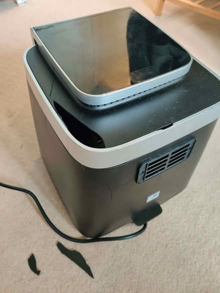 Photo of free Ninja Air Fryer PRO 4.7L with a broken case (Temple Fortune NW11) #1