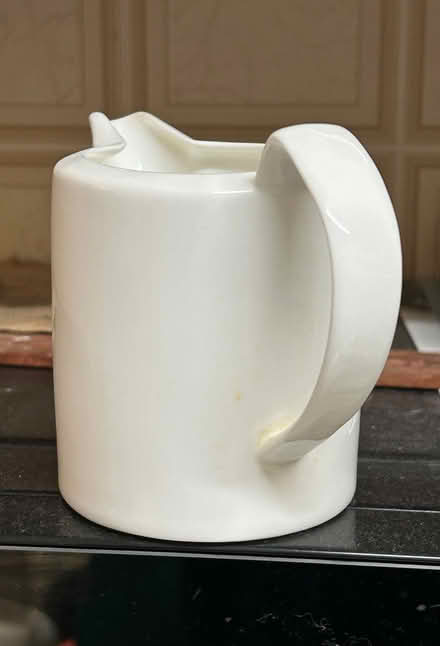 Photo of free Sauce or gravy jug, perfect condition, never used. (Monks Hill CR2) #3