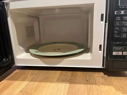 Photo of free SHARP R-269 800w Microwave (Harding Street, Tenby) #2