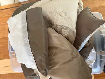 Photo of free Queen Comforter (Woodstock) #2