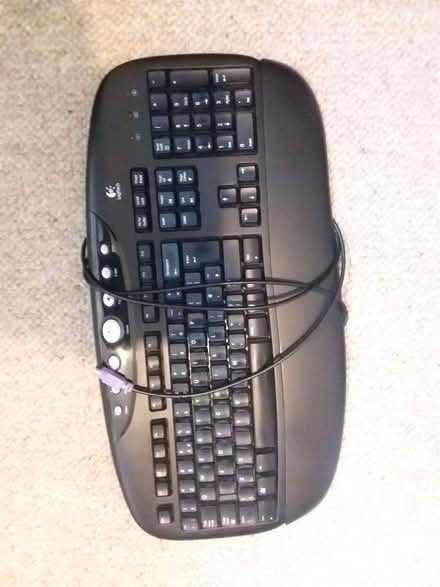 Photo of free V.old Desktop PC with PS2 keyboard spares/repairs/makeover (Westbury Fields BS9) #4