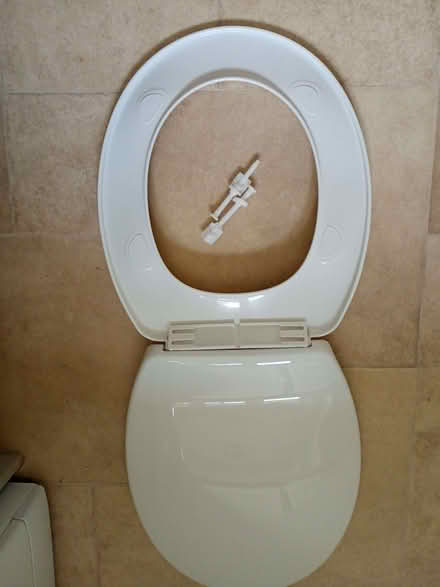 Photo of free Toilet seat -Like new! (Parkstone BH14) #1