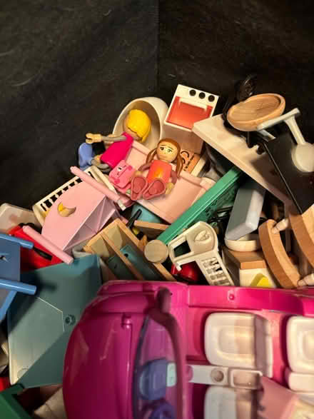 Photo of free Dolls house and furniture (Manor park E12) #4