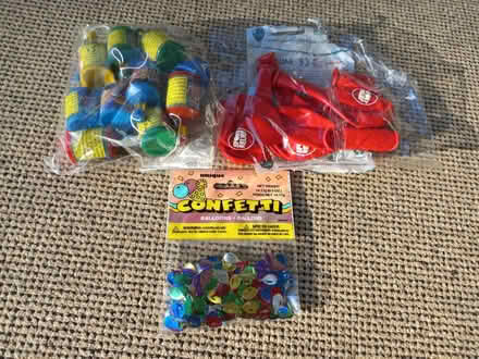 Photo of free Party poppers, balloons, confetti (Bernards Heath AL3) #1