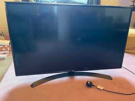 Photo of free LG HD Smart TV (Starbeck HG2) #1