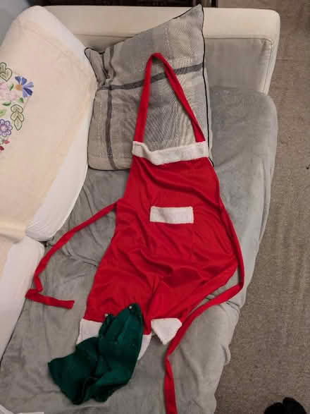 Photo of free Christmas apron S elf shoes (Heaton) #1