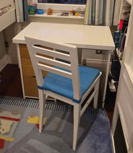 Photo of free Desk + Chair (Notting Hill W11) #1