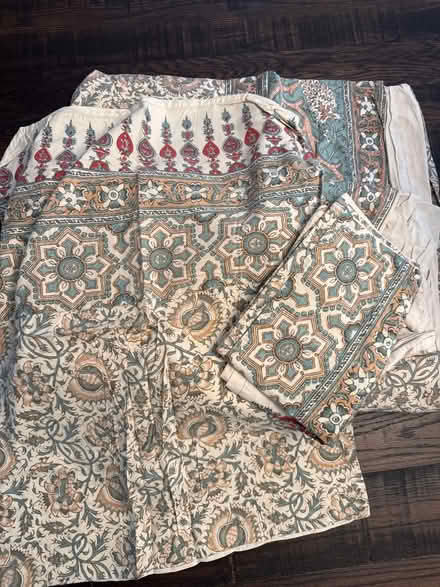 Photo of free Queen duvet cover (Redwood City) #1