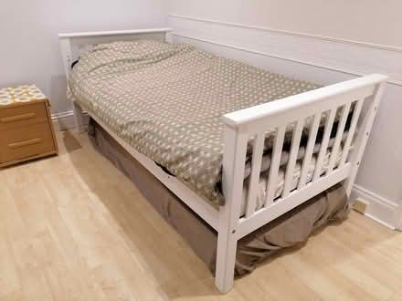Photo of free Single bed with mattress (West Croydon) #1