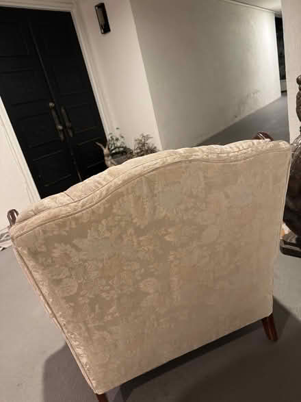 Photo of free Oversize Chair (Bradford/S.OrangeGrove91105) #4