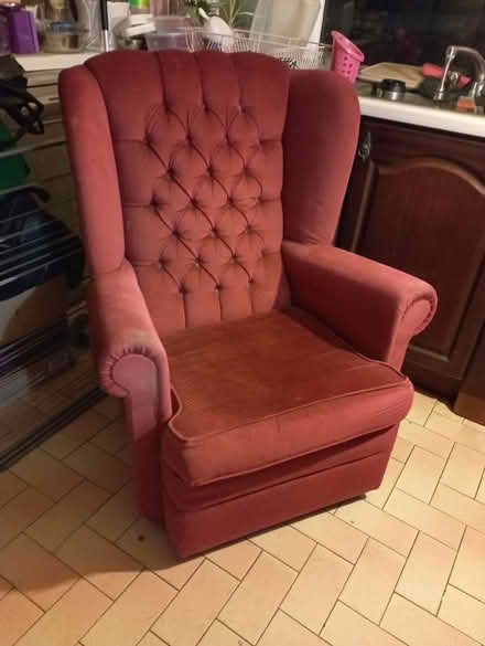 Photo of free Pink/Red small armchair (Southport PR8) #1
