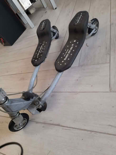Photo of free Children's "Frog" kick scooter (Loughborough LE11) #3