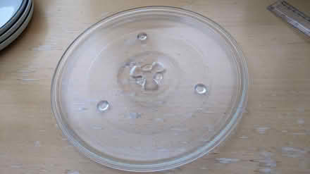Photo of free Microwave plate (west side of Horsham) #2