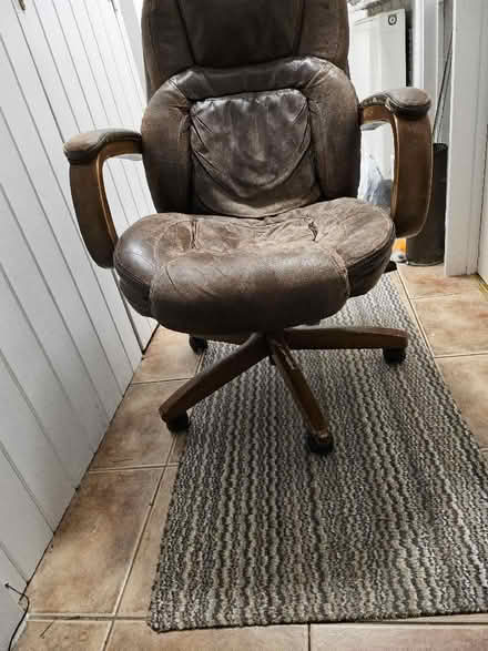 Photo of free Broken computer chair . Its going to the skip tomorrow but if anyone wants any parts. (Malvern WR14) #1