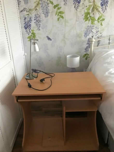Photo of free computer desk & desk lamp (Bulwell NG6) #1