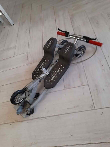 Photo of free Children's "Frog" kick scooter (Loughborough LE11) #2