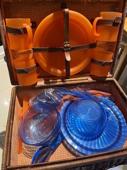 Photo of free Vintage-style picnic basket (Thornton Heath CR7 8) #2