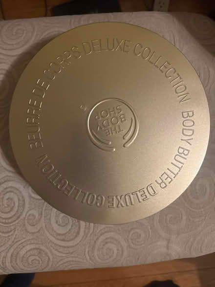 Photo of free Decorative tin (Stuyvesant Heights) #1